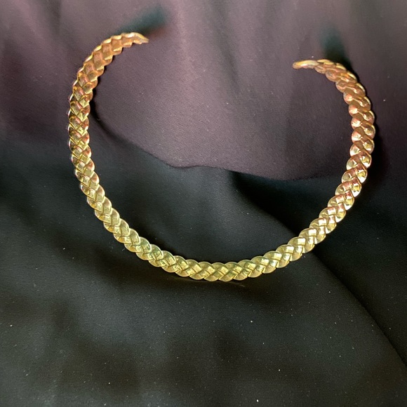 Jewelry - Neck wire ware w pendent or alone